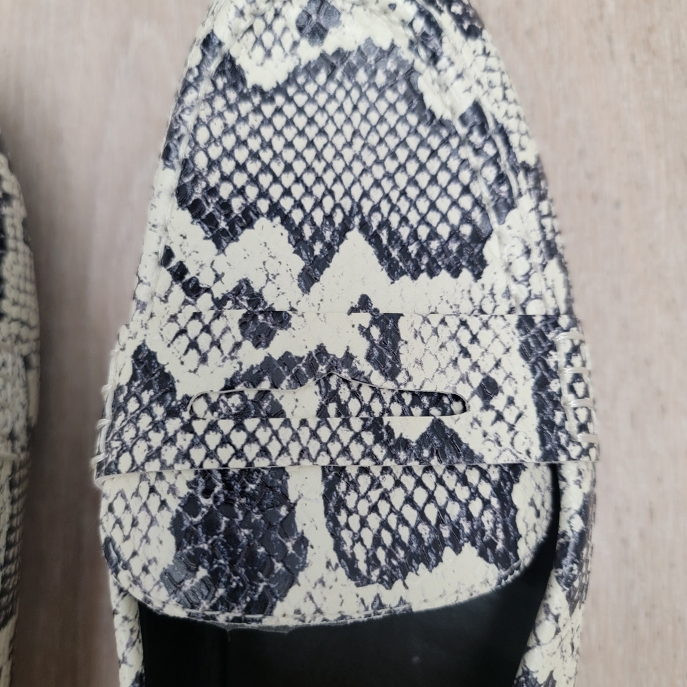 Calvin Klein Women's Snakeskin Loafers - Black and Cream - Picture 3 of 5